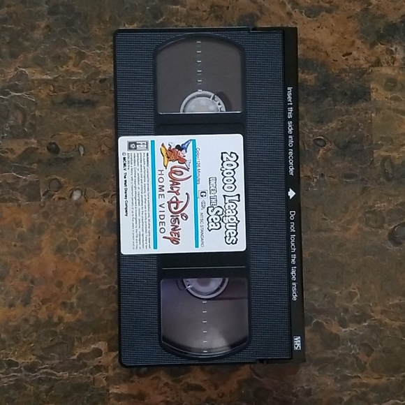 20,000 Leagues Under The Sea VHS Disney - Picture 3 of 3